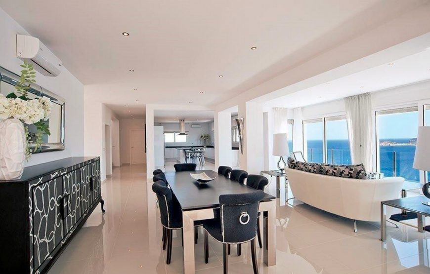 Unique 4 bedroom villa overlooking the Jávea port