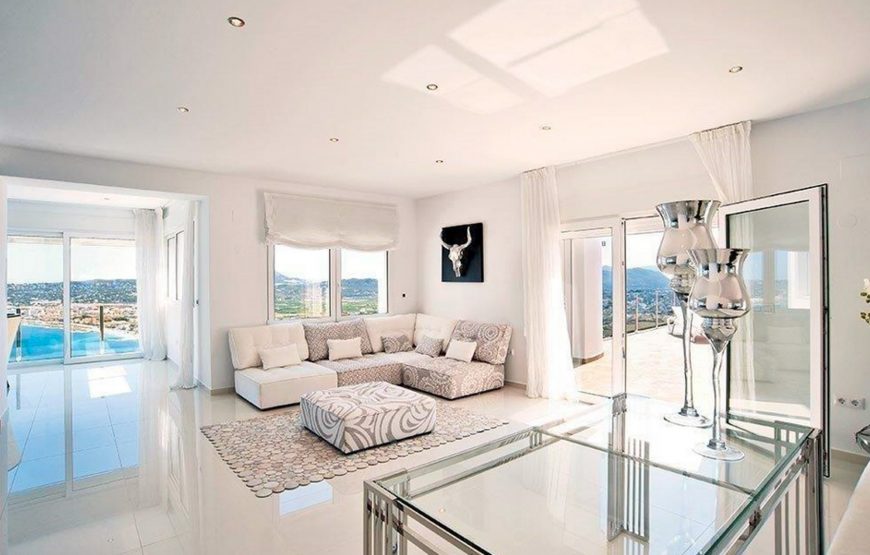 Unique 4 bedroom villa overlooking the Jávea port