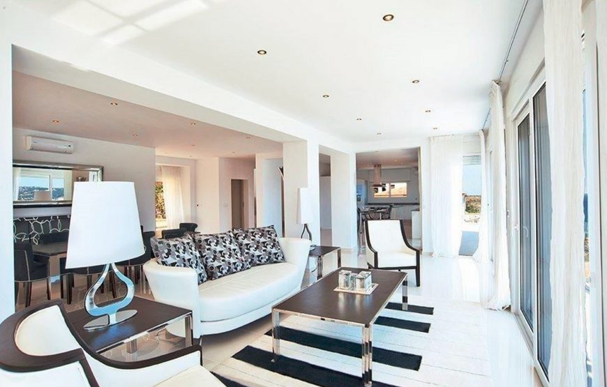 Unique 4 bedroom villa overlooking the Jávea port