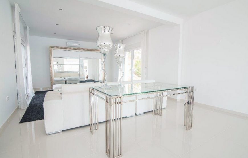 Unique 4 bedroom villa overlooking the Jávea port