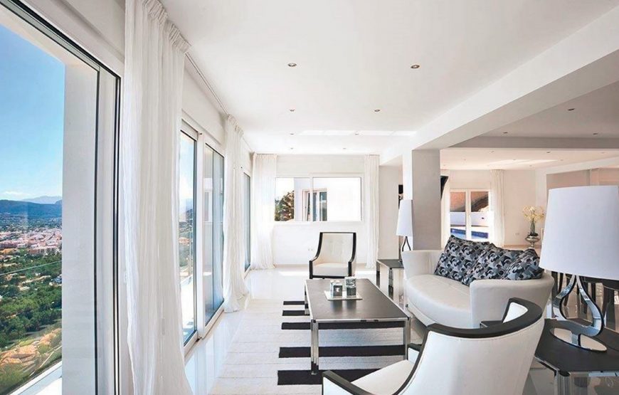 Unique 4 bedroom villa overlooking the Jávea port