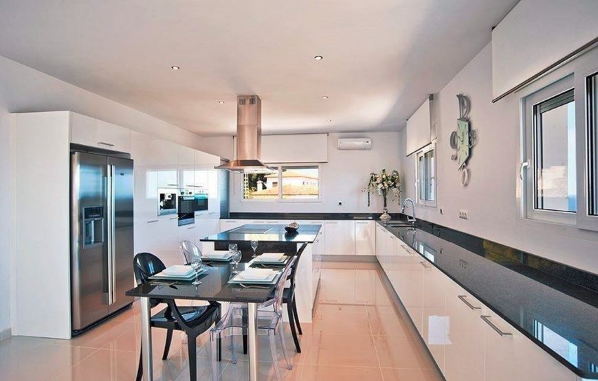Unique 4 bedroom villa overlooking the Jávea port