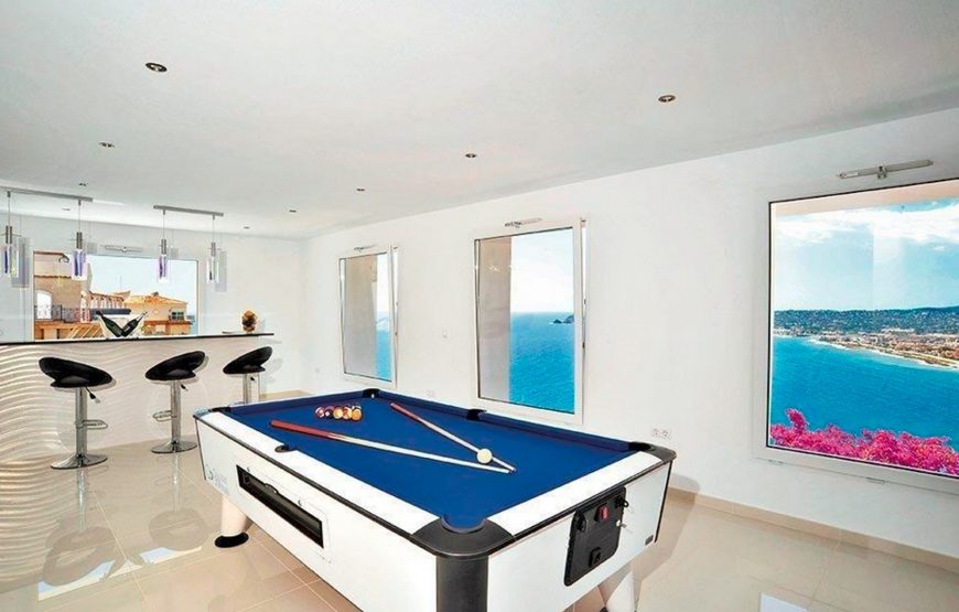 Unique 4 bedroom villa overlooking the Jávea port