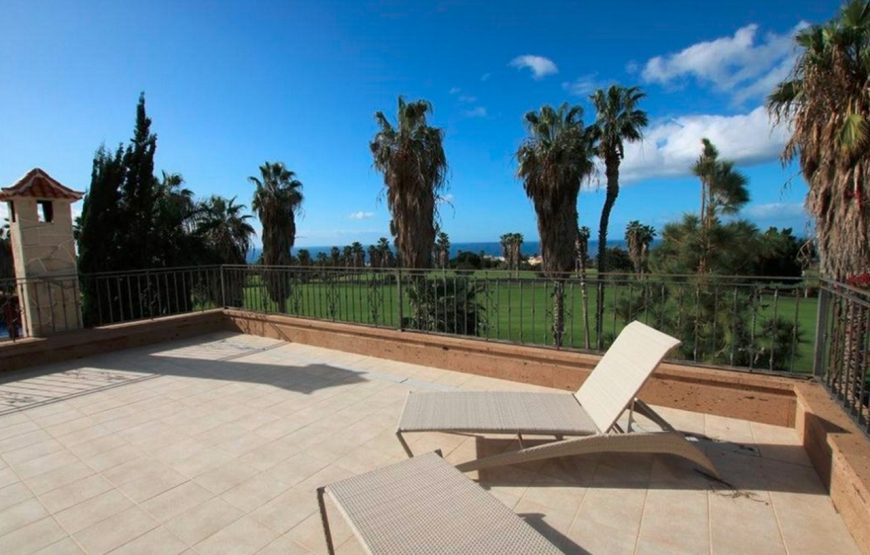 Large family holiday villa near the beach