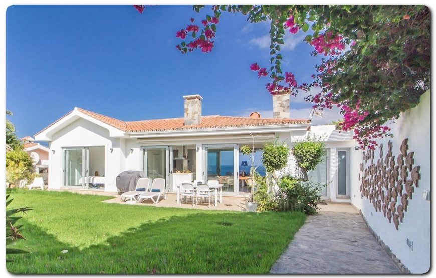 Beautiful beach villa with exceptional views