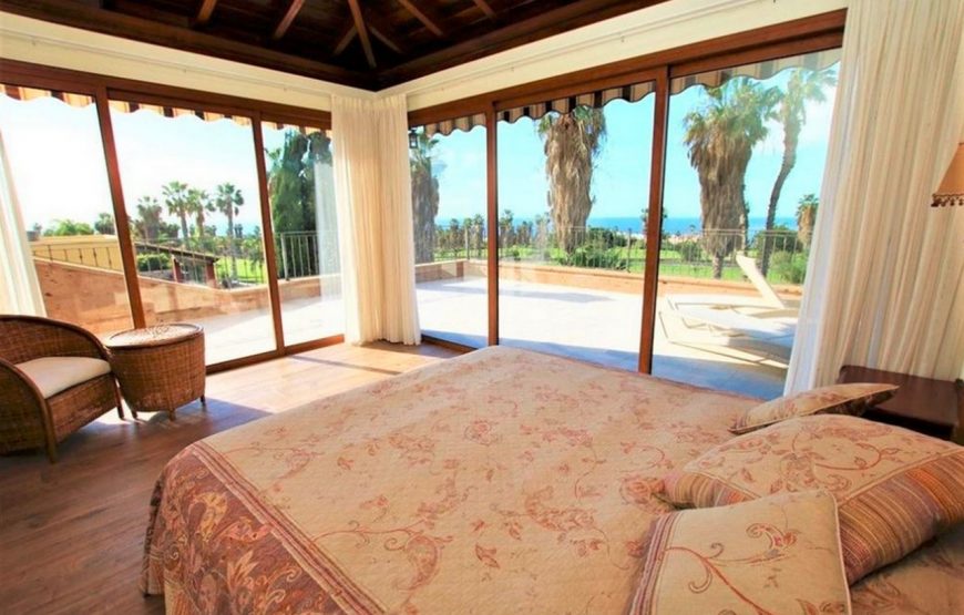 Large family holiday villa near the beach