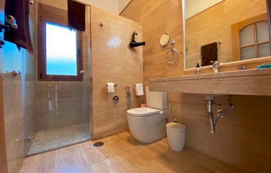 Large family holiday villa near the beach