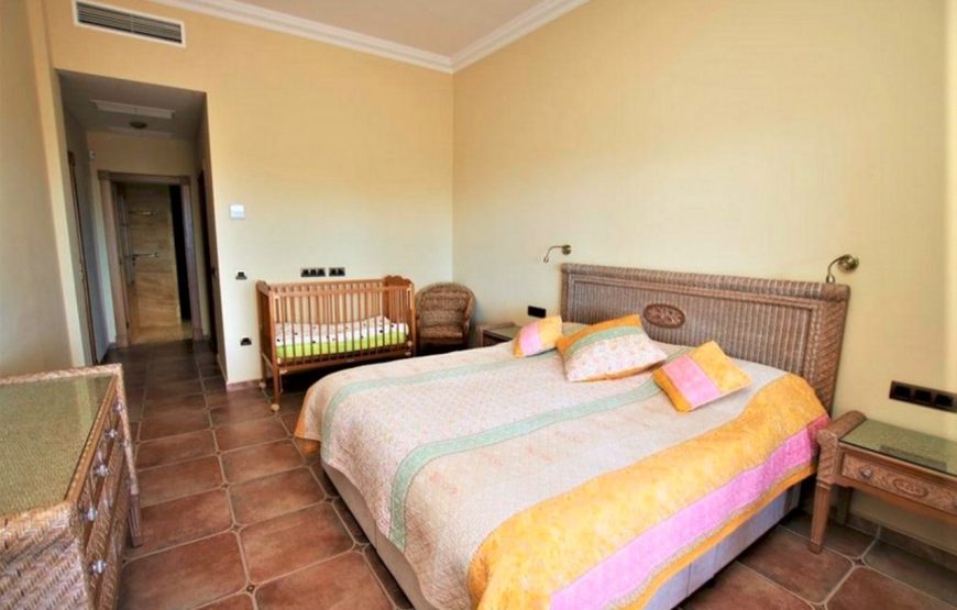 Large family holiday villa near the beach