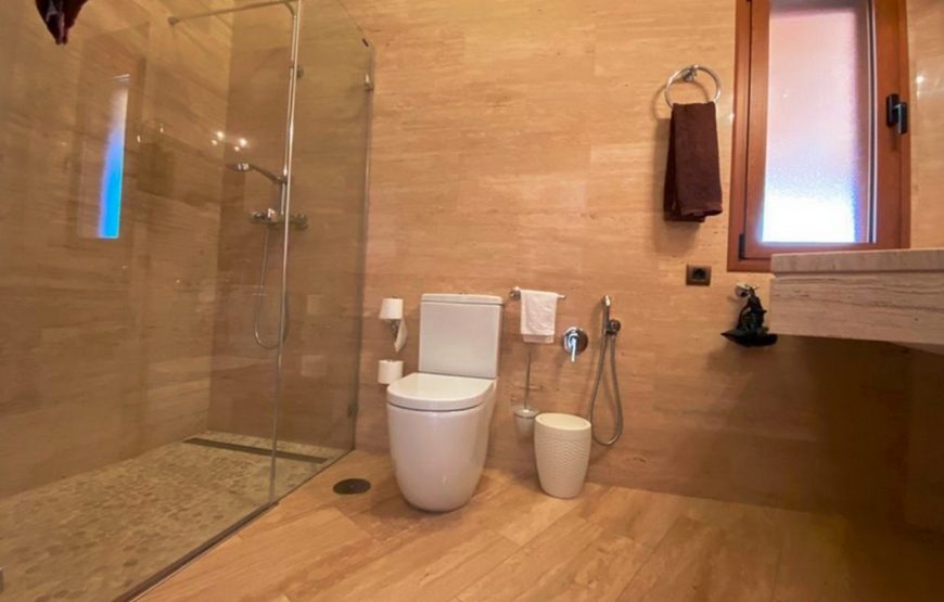 Large family holiday villa near the beach