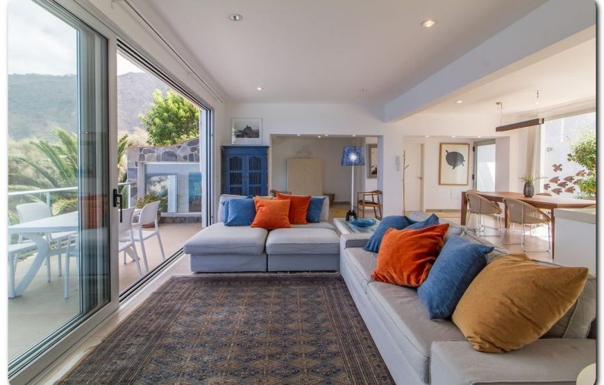 Beautiful beach villa with exceptional views