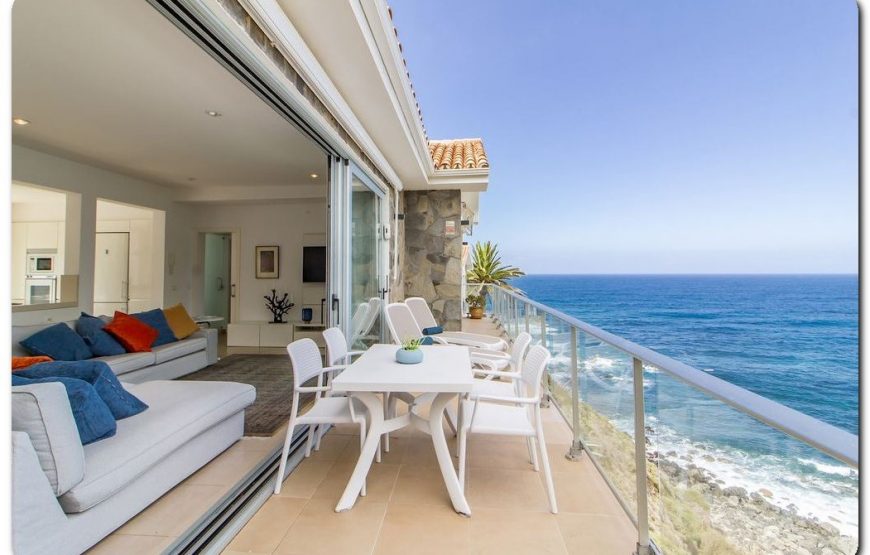 Beautiful beach villa with exceptional views