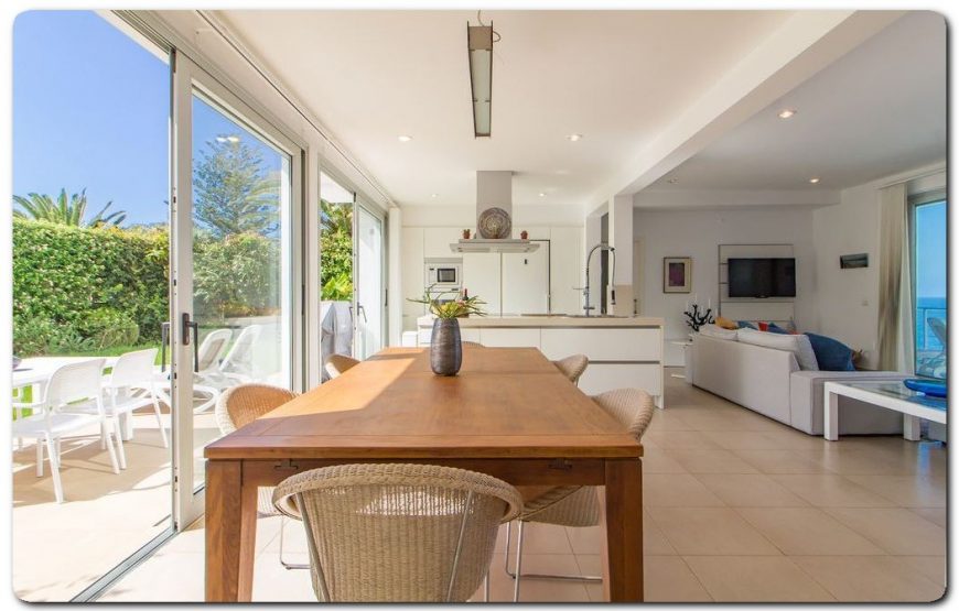Beautiful beach villa with exceptional views