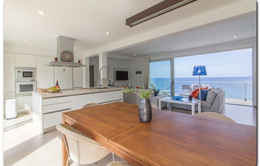 Beautiful beach villa with exceptional views