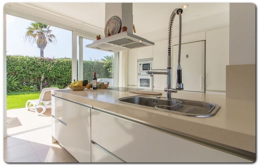 Beautiful beach villa with exceptional views