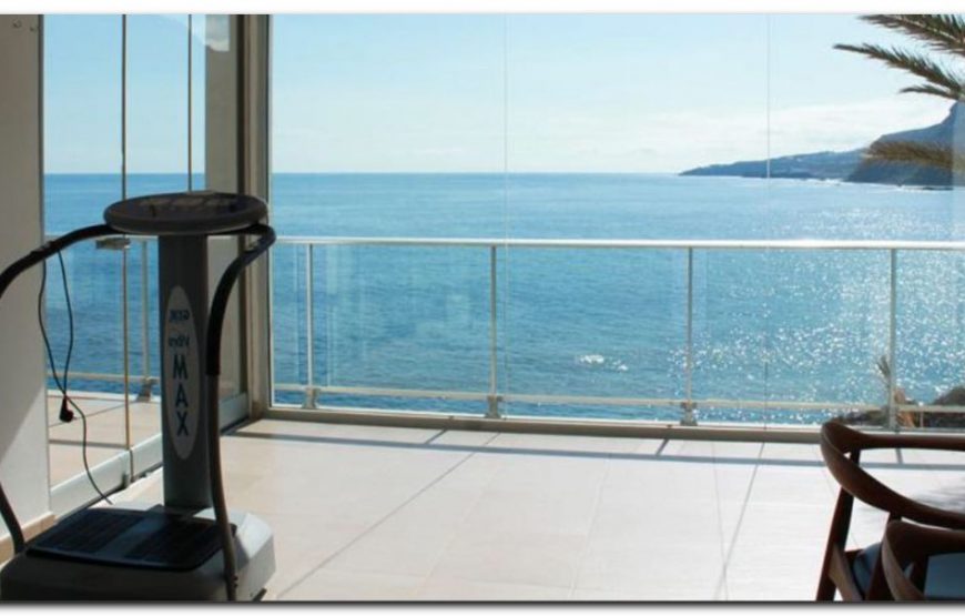 Beautiful beach villa with exceptional views