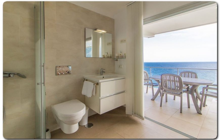 Beautiful beach villa with exceptional views
