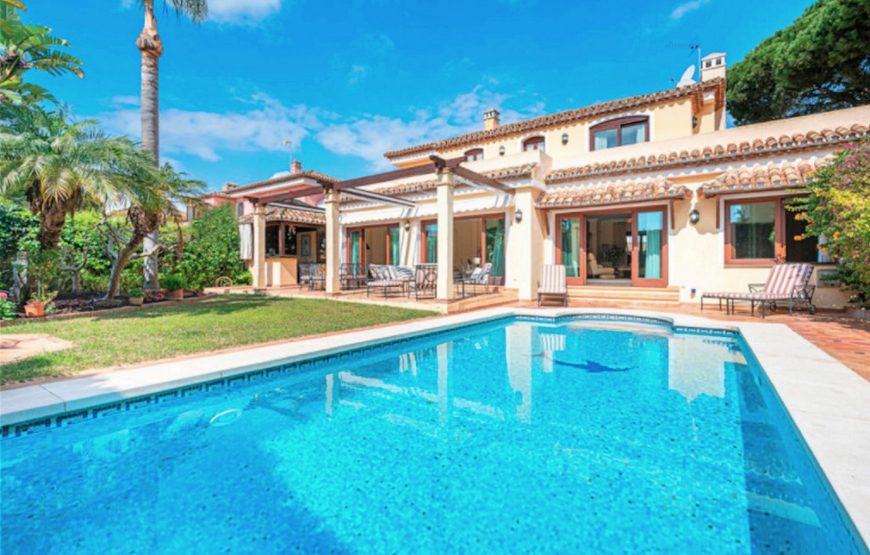 Modern villa El Presidente only 250 m from the beach