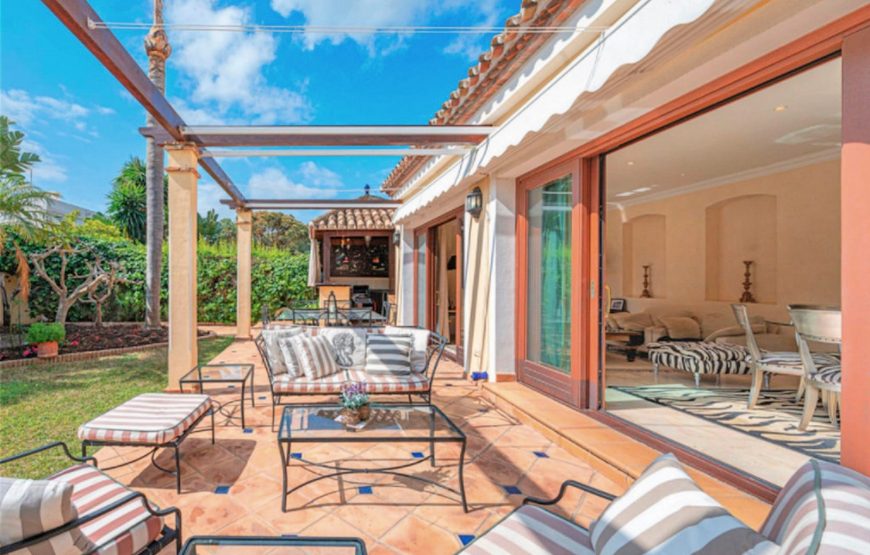 Modern villa El Presidente only 250 m from the beach