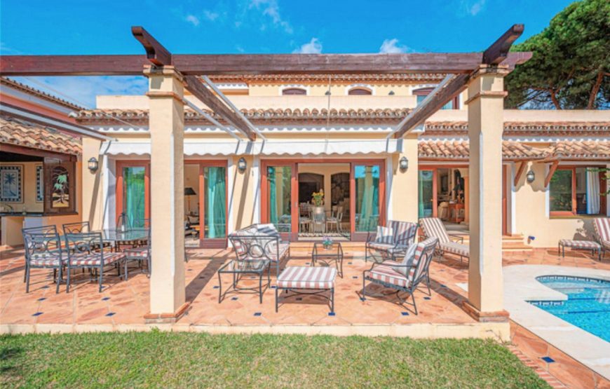 Modern villa El Presidente only 250 m from the beach