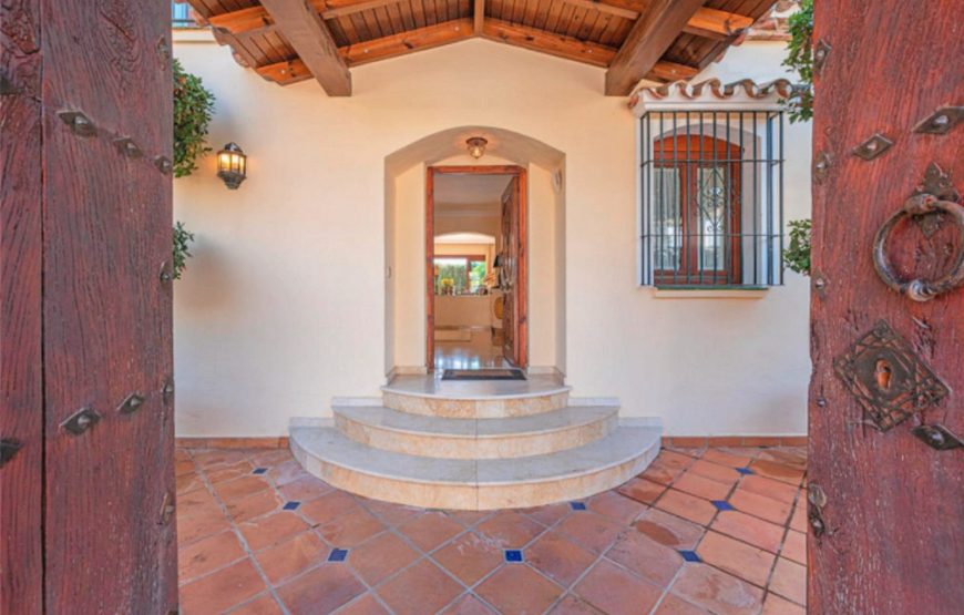 Modern villa El Presidente only 250 m from the beach
