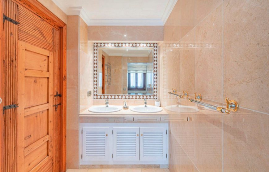 Modern villa El Presidente only 250 m from the beach