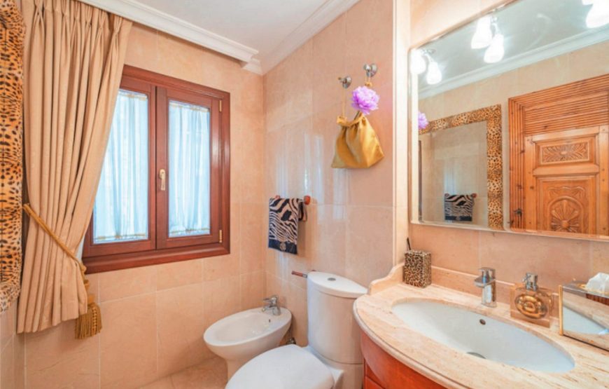 Modern villa El Presidente only 250 m from the beach