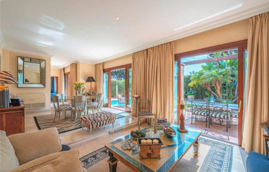 Modern villa El Presidente only 250 m from the beach