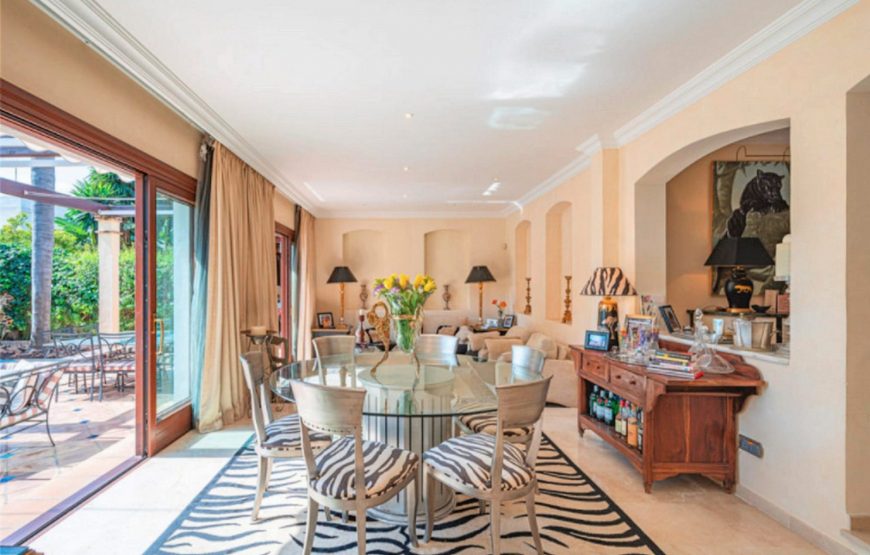 Modern villa El Presidente only 250 m from the beach