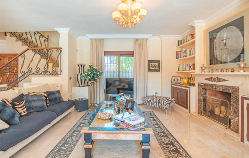 Modern villa El Presidente only 250 m from the beach