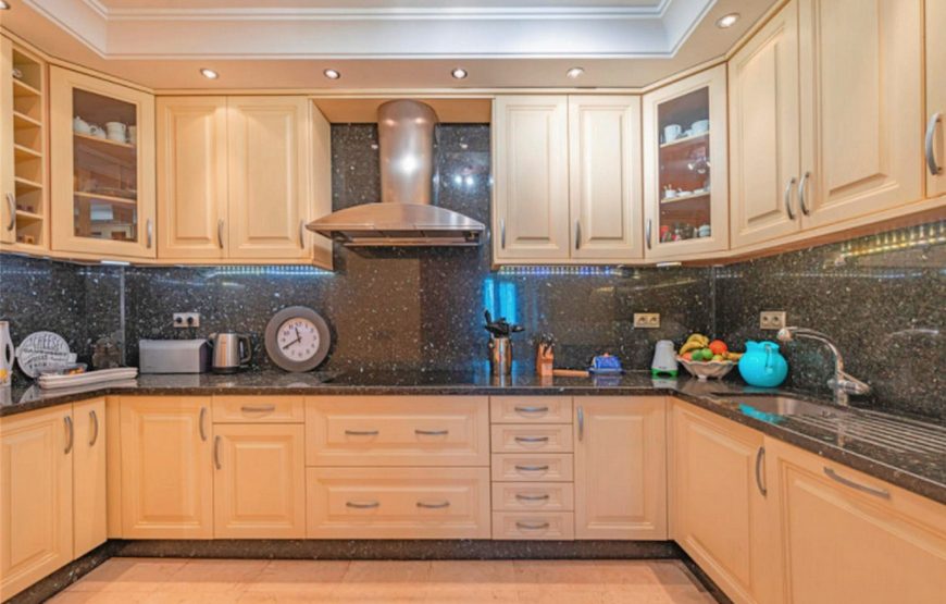 Modern villa El Presidente only 250 m from the beach