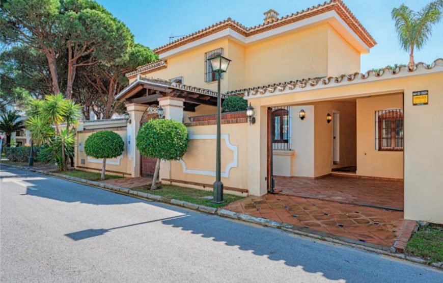 Modern villa El Presidente only 250 m from the beach