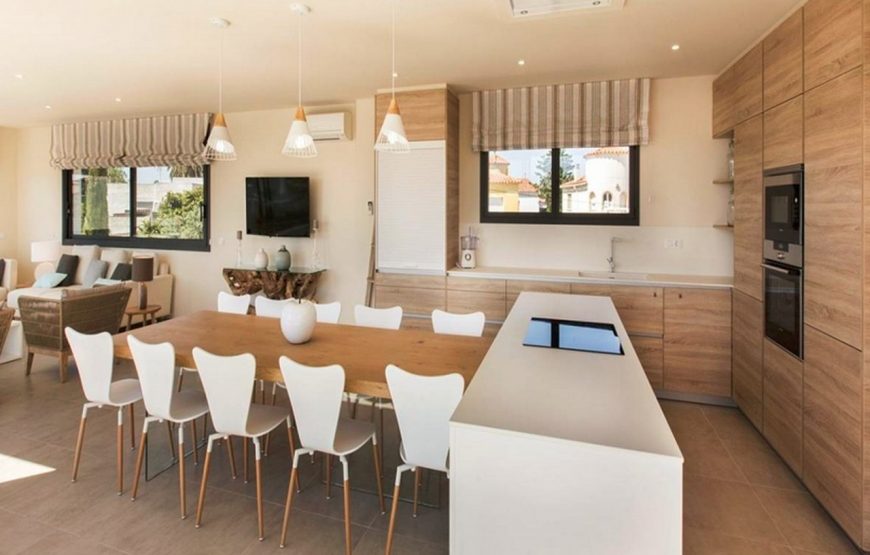 Recently built, eclusive, elegant and modern house