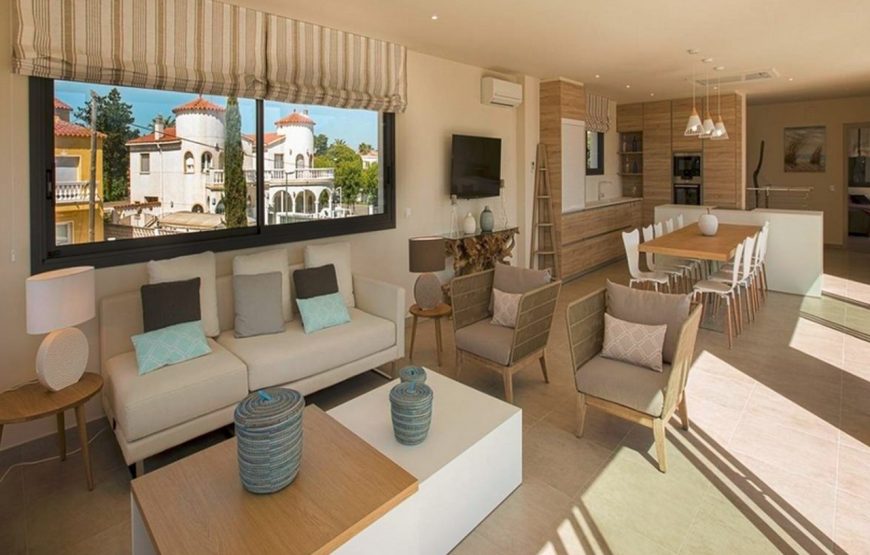 Recently built, eclusive, elegant and modern house