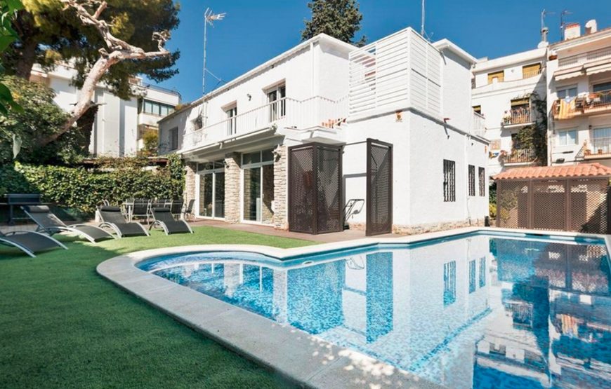 Exclusive house with garden and large private pool