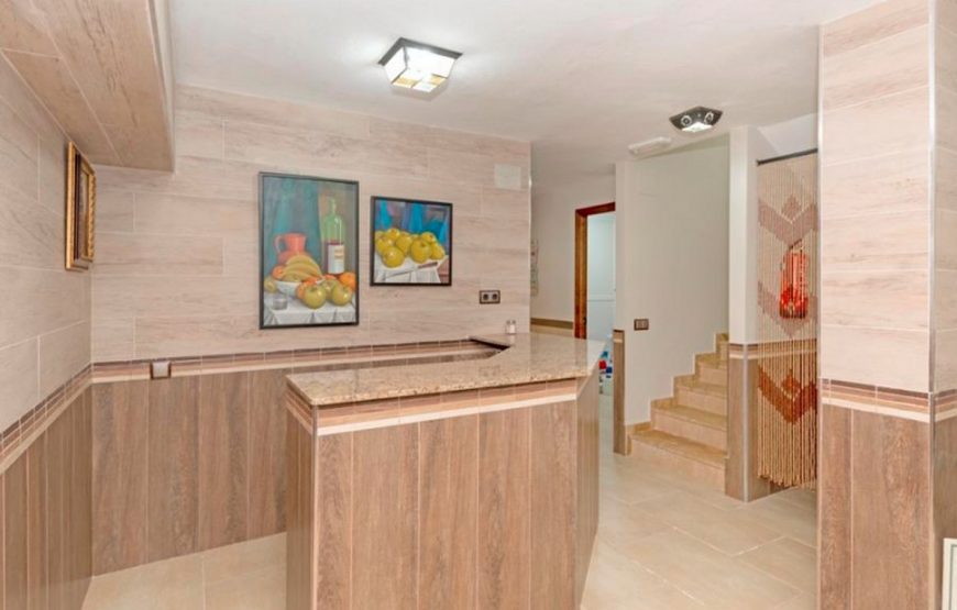 Semi-detached villa of 4bedrooms with private pool