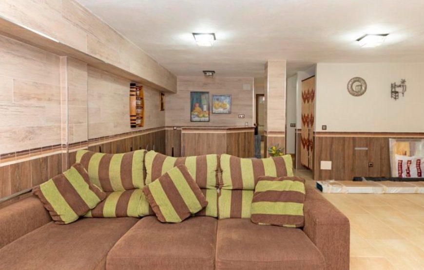 Semi-detached villa of 4bedrooms with private pool