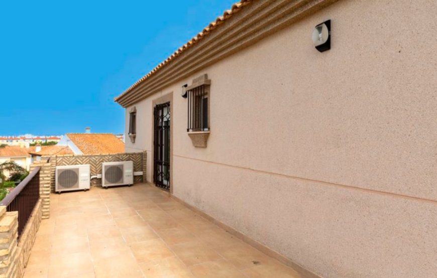 Semi-detached villa of 4bedrooms with private pool