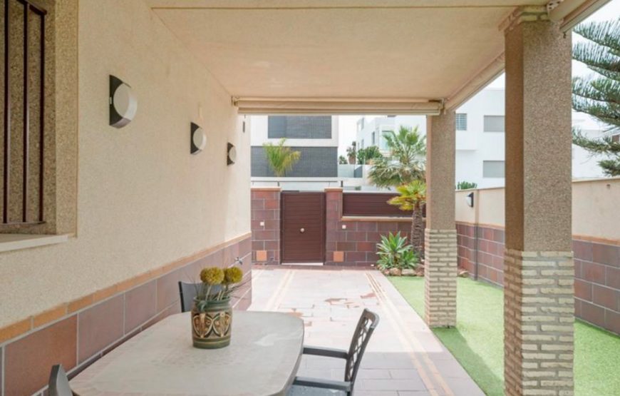 Semi-detached villa of 4bedrooms with private pool