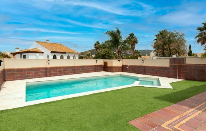 Semi-detached villa of 4bedrooms with private pool
