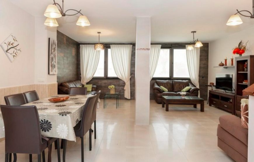 Semi-detached villa of 4bedrooms with private pool