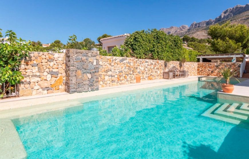 Beautiful villa with a contemporary Ibizan style
