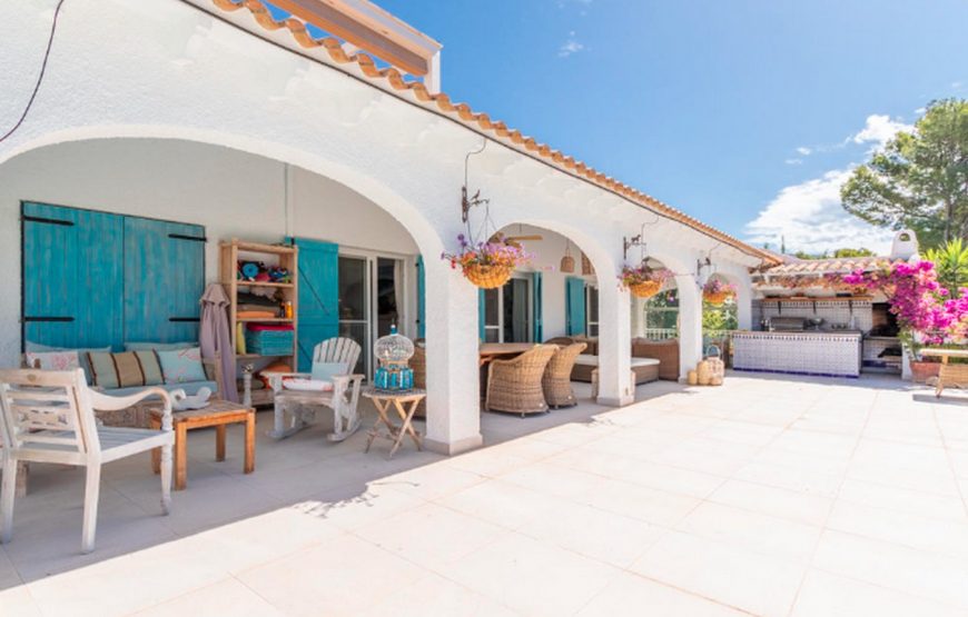 Beautiful villa with a contemporary Ibizan style