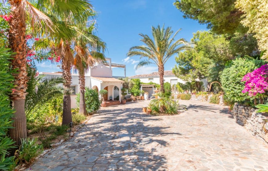 Beautiful villa with a contemporary Ibizan style