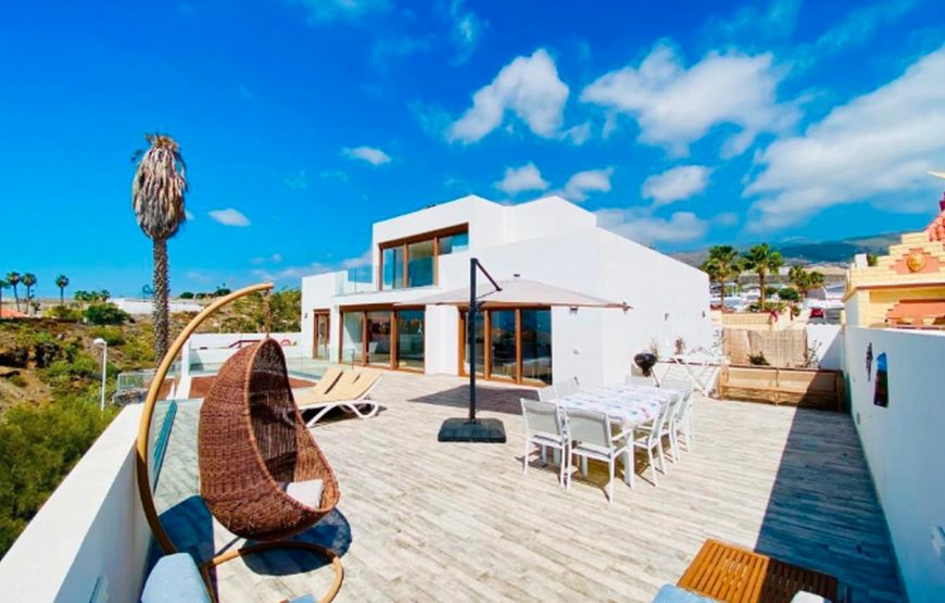 Dream property with 3 floors and sea views