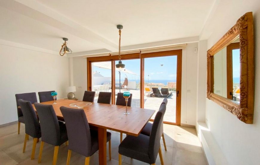 Dream property with 3 floors and sea views
