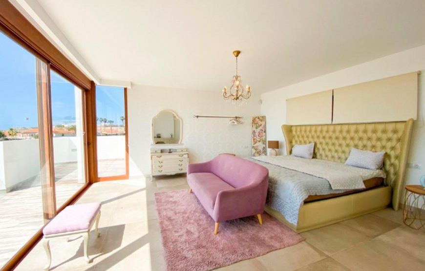 Dream property with 3 floors and sea views