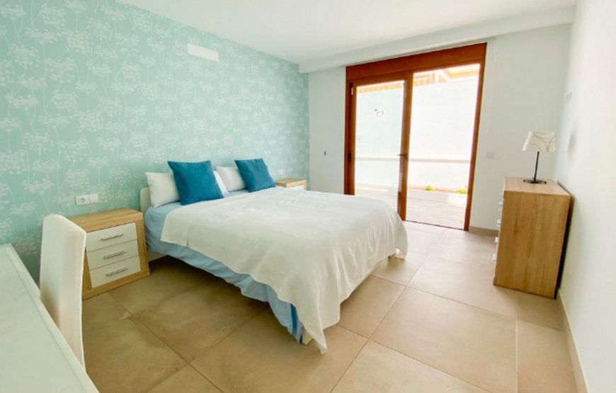 Dream property with 3 floors and sea views