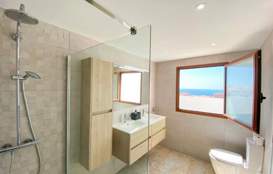 Dream property with 3 floors and sea views