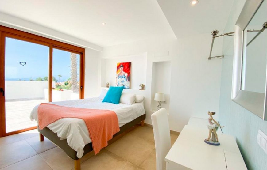 Dream property with 3 floors and sea views