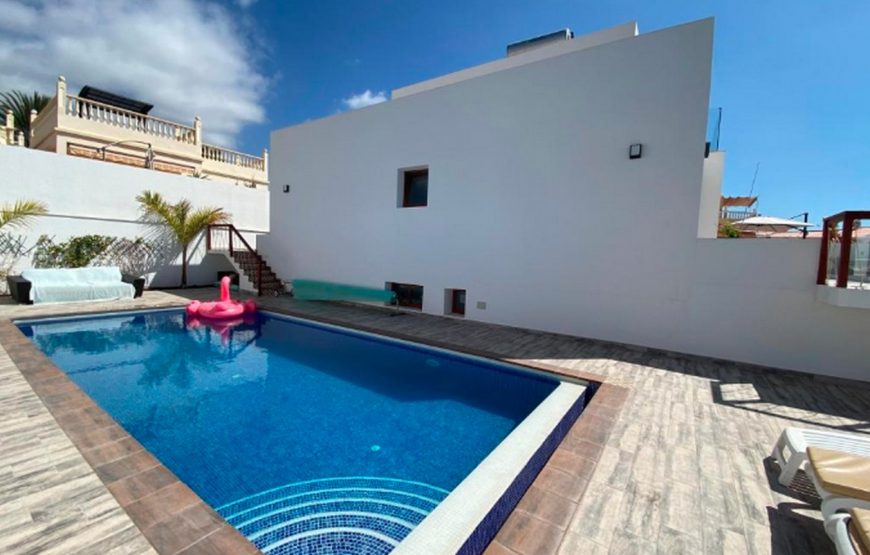Dream property with 3 floors and sea views